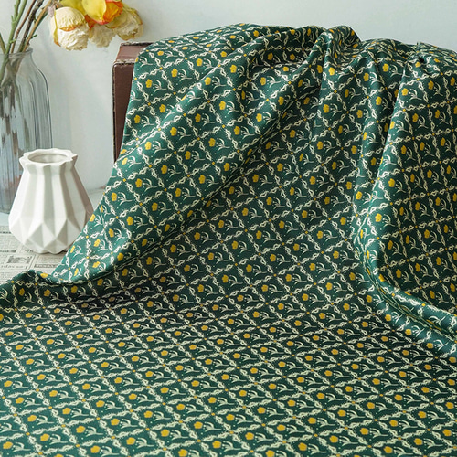 上品 刺繍生地 緑です花柄 ジャカード織りの生地 ☆生地幅約160cm×長さ