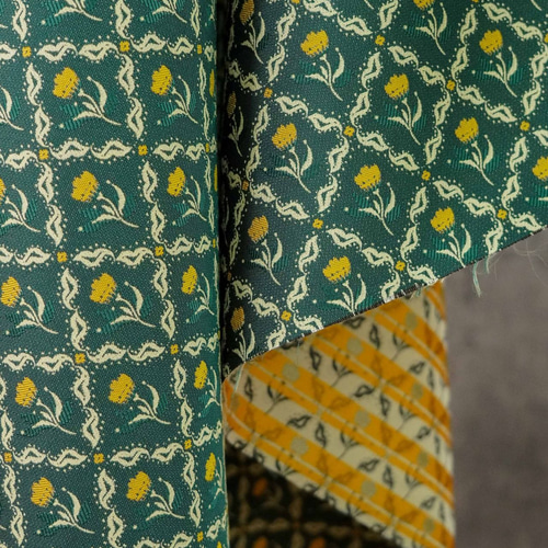 上品 刺繍生地 緑です花柄 ジャカード織りの生地 ☆生地幅約160cm×長さ