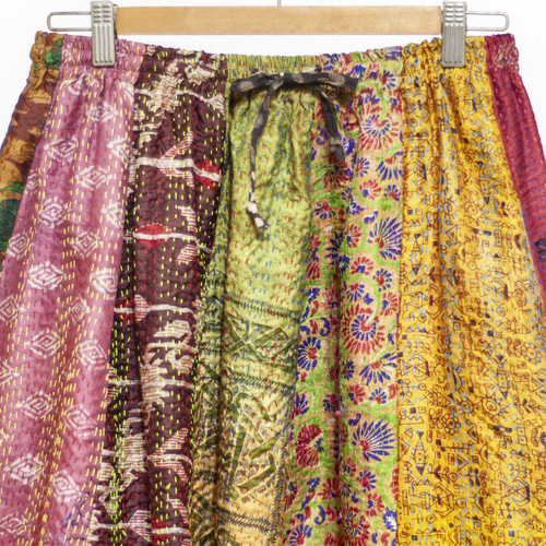 手縫いのサリースカート、シルクの手刺繍パッチワークスカート、インド
