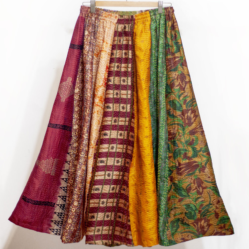 手縫いのサリースカート、シルクの手刺繍パッチワークスカート、インド