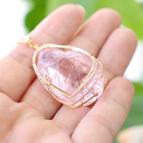 桜ピンクなアンダラクリスタル︎︎⟡ワイヤージュエリーネックレス