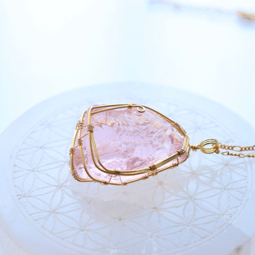 桜ピンクなアンダラクリスタル︎︎⟡ワイヤージュエリーネックレス