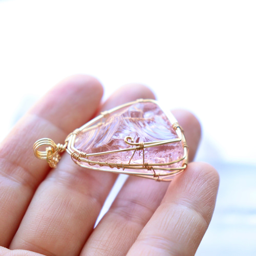 桜ピンクなアンダラクリスタル︎︎⟡ワイヤージュエリーネックレス