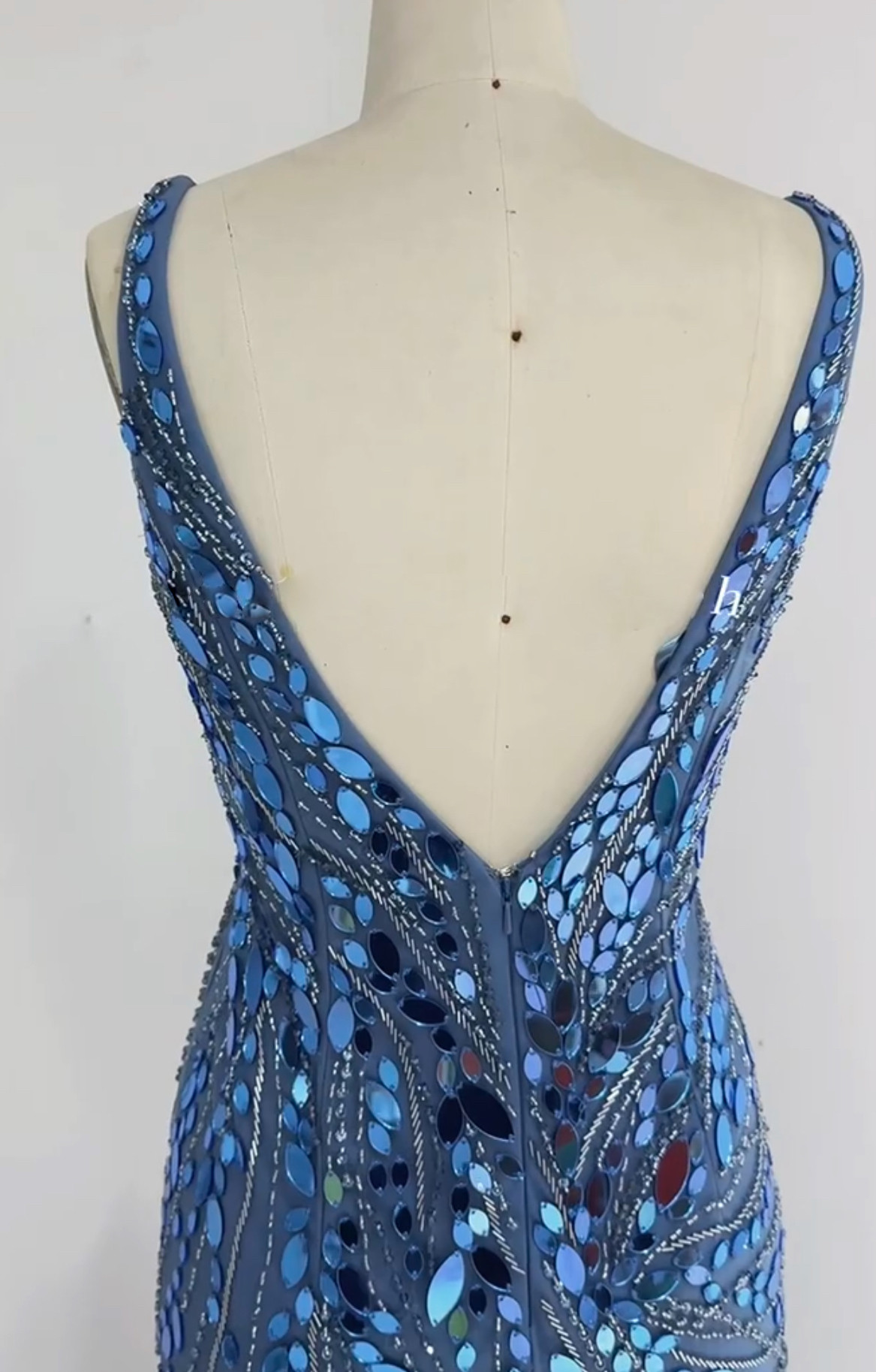 買わないと損　チャック　スリット　ブルー　袖無し　背中空き　マーメイドドレス　キラキラ　パーティードレス　演奏会音楽会