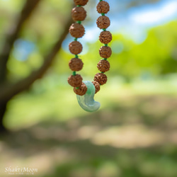 【受注制作 三種の神器・勾玉！成功と繁栄のお守り！高品質！ミャンマー産翡翠】4WAY ルドラクシャハーフマーラー 2枚目の画像