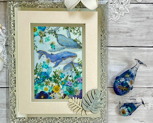 キラキラ輝く透け感のあるガラス押し花インテリアフレーム クジラ