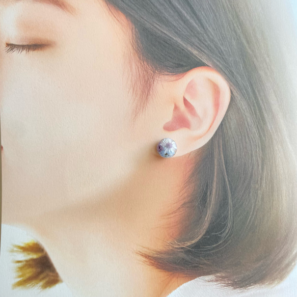 【ブルー】スターフラワーとかすみ草の一粒ピアス 4枚目の画像