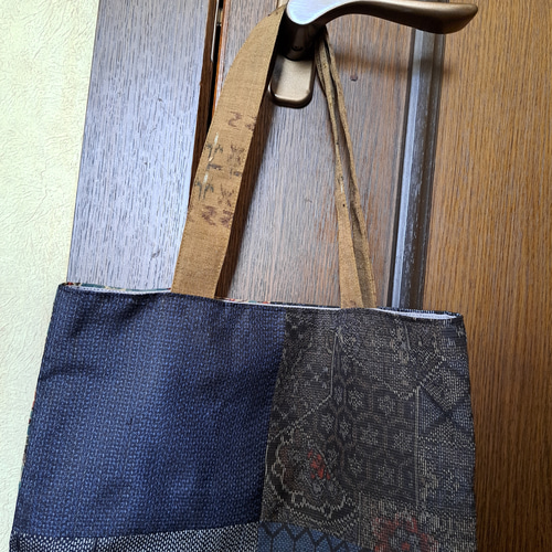 【ハンドメイド】 大島紬 着物リメイク　ハンド バッグ3点セット #328 ☆ 着物リメイク/ハンドメイド/大島紬/紬/パッチワーク/セカンド