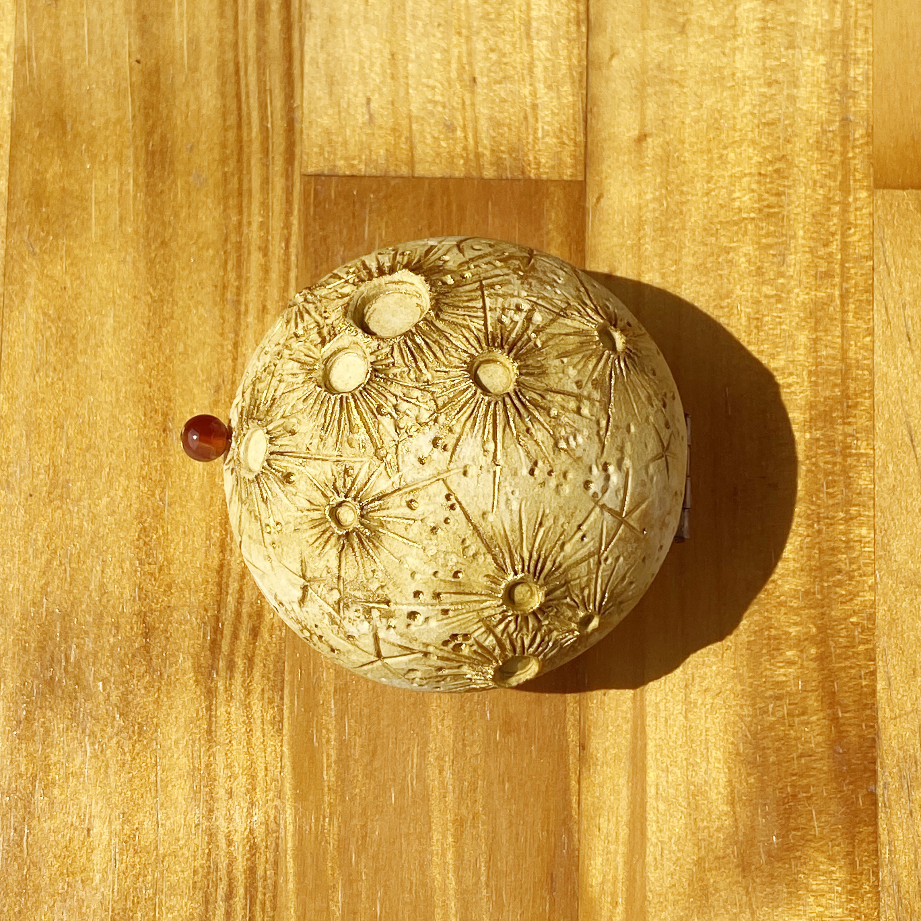 コーギー＆月の実（蓋物）