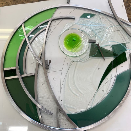 円形ガラスオブジェ　ステンドグラスパネル モダン調ステンドグラスパネル/円形」 パネル ケイム組 | iichi