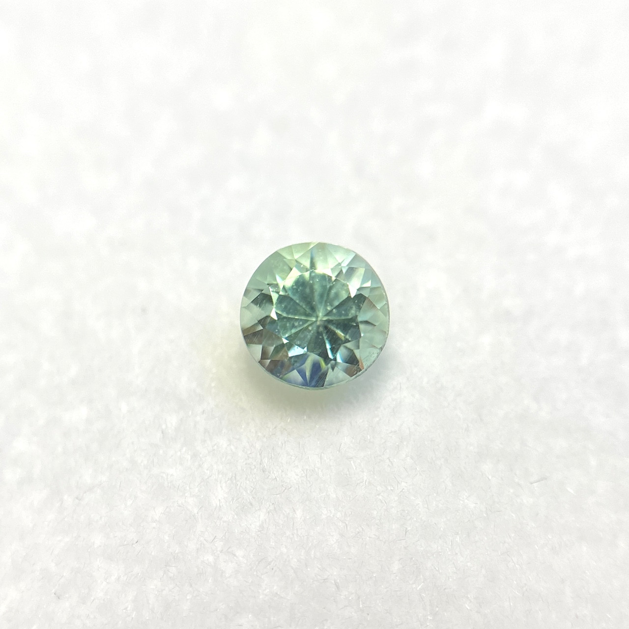 コーネルピン 0.23ct タンザニア産 蛍光有