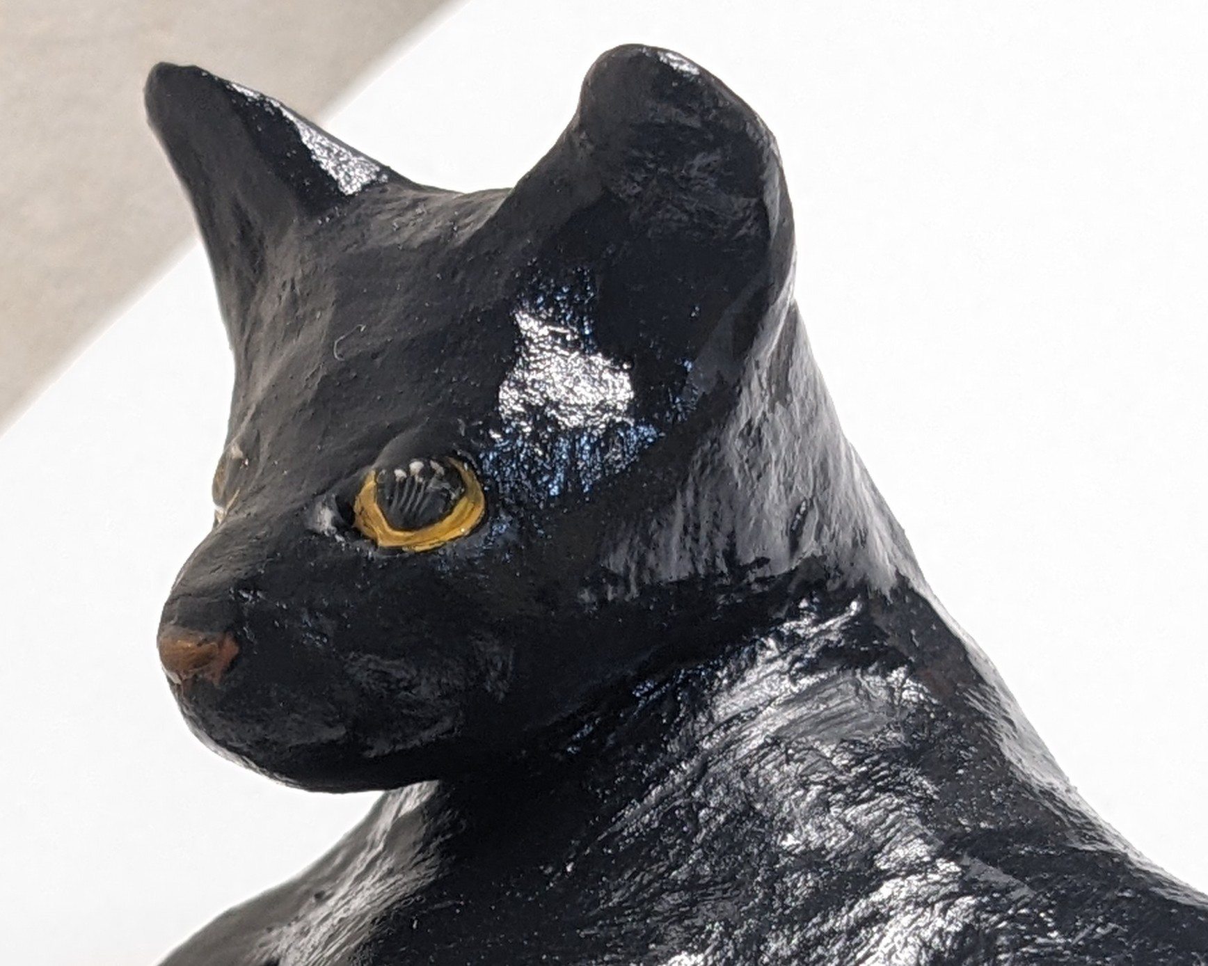 ずっと見つめてくれる黒猫の置き物　lucky black cat