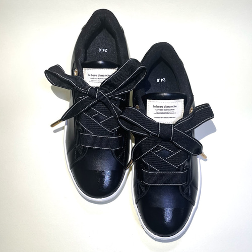 大きなリボン風靴紐が可愛いバイカラー軽量スニーカー(ブラックx