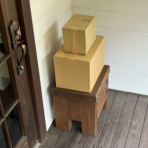 無垢材ミニベンチ兼宅配ボックス｜玄関収納・置き配・花台にも使える