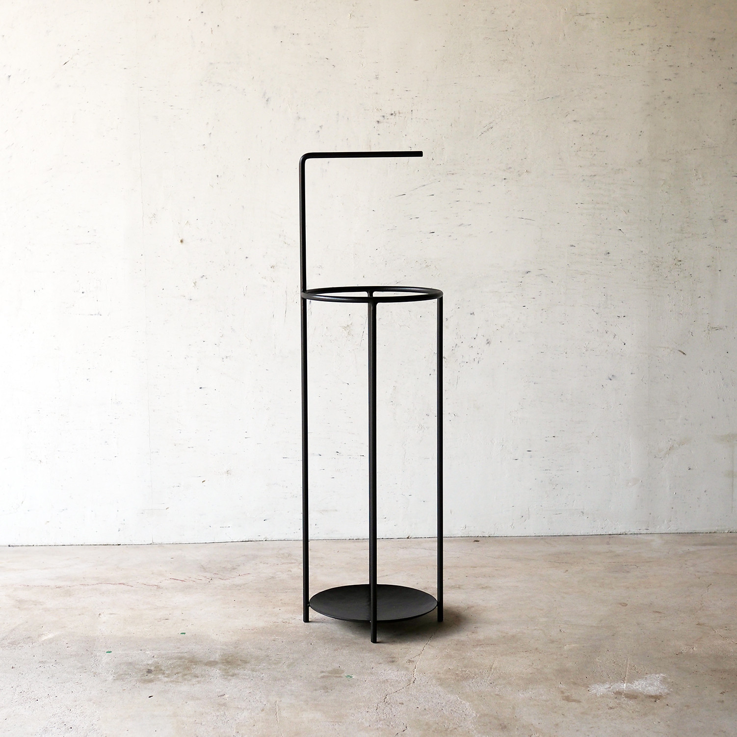 鍛鉄 の 傘立て｜手仕事 の鉄の受け皿が美しい、おしゃれでスリムな 傘スタンド 】アイアン 傘ホルダー ｜ 傘掛け ｜