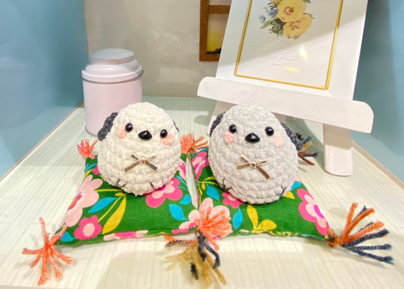 座布団に座ったシマエナガのあみぐるみ(白) あみぐるみ NIJIGEN MARCHE