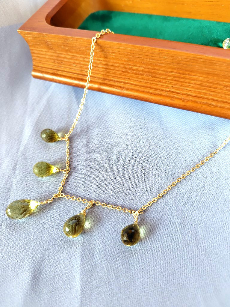 グリーンゴールドクオーツの素敵なネックレス