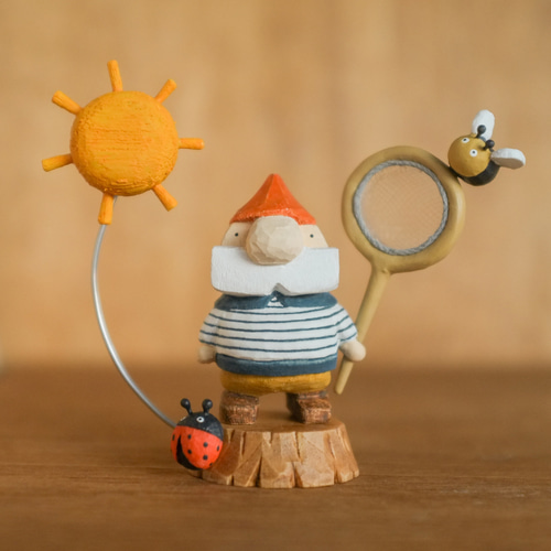 トントゥ の 夏休み】 木彫り 彫刻 北欧雑貨 置物 夏 インテリア雑貨