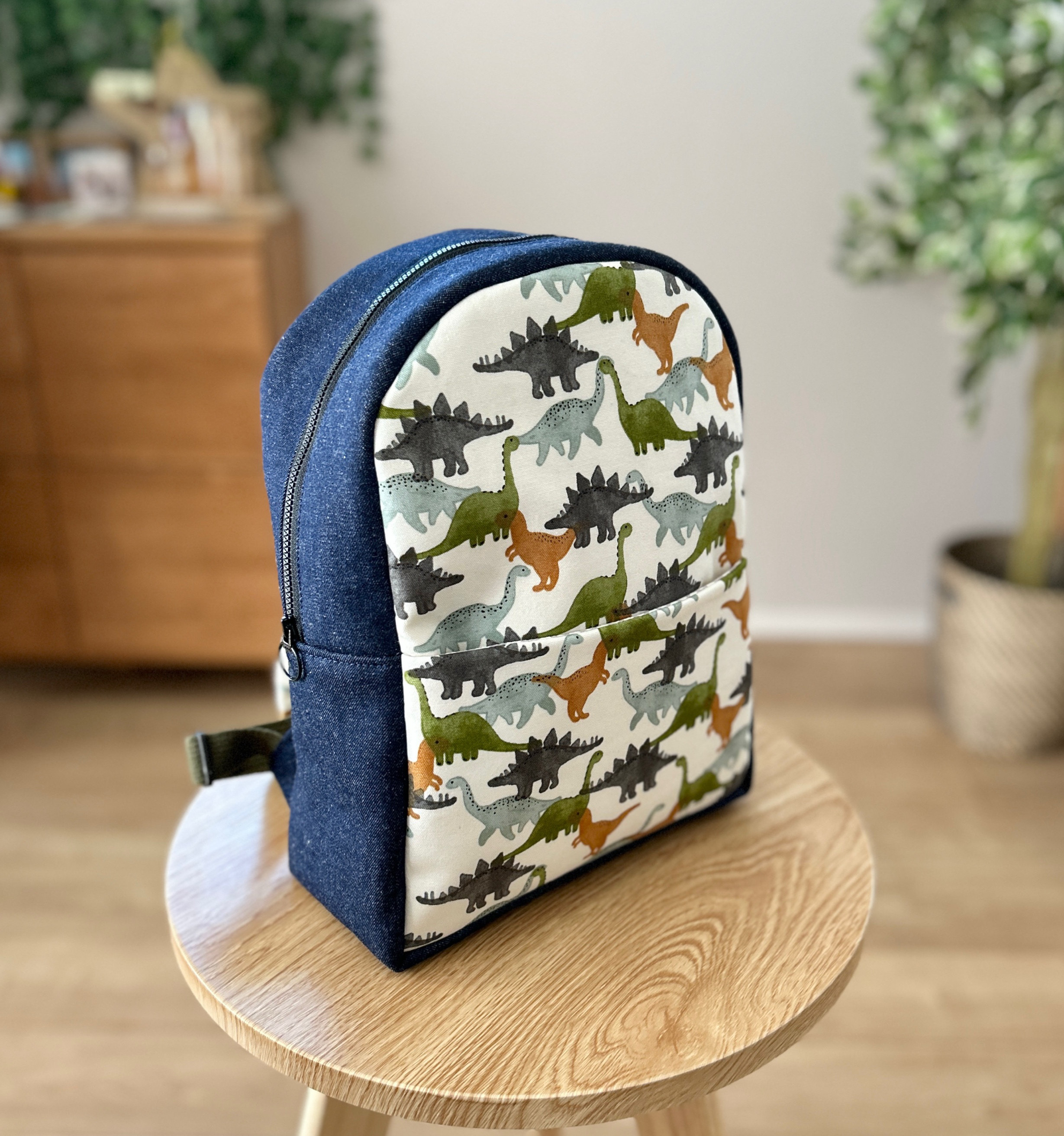 開けやすさを考えたファスナータイプ＊3、4歳くらいからのキッズリュック＊岡山デニム✖️恐竜柄