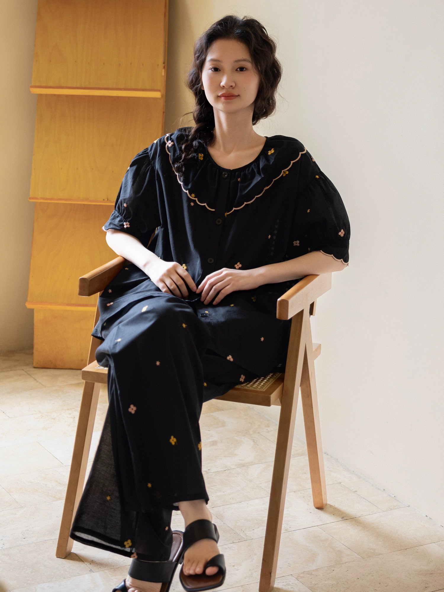 シックカワイイ刺繡コットン地　ゆったりくつろぐ　おとな可愛いルームウェア　半袖セットアップ【春夏秋】