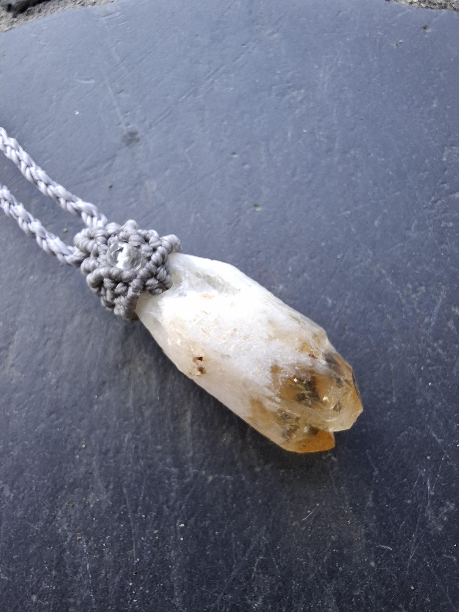 シトリンの天然石マクラメペンダント[PEN-290]