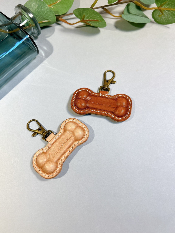 Creare】栃木レザー 本革 犬の骨型キーホルダー ギフトにも♪ 刻印入れ