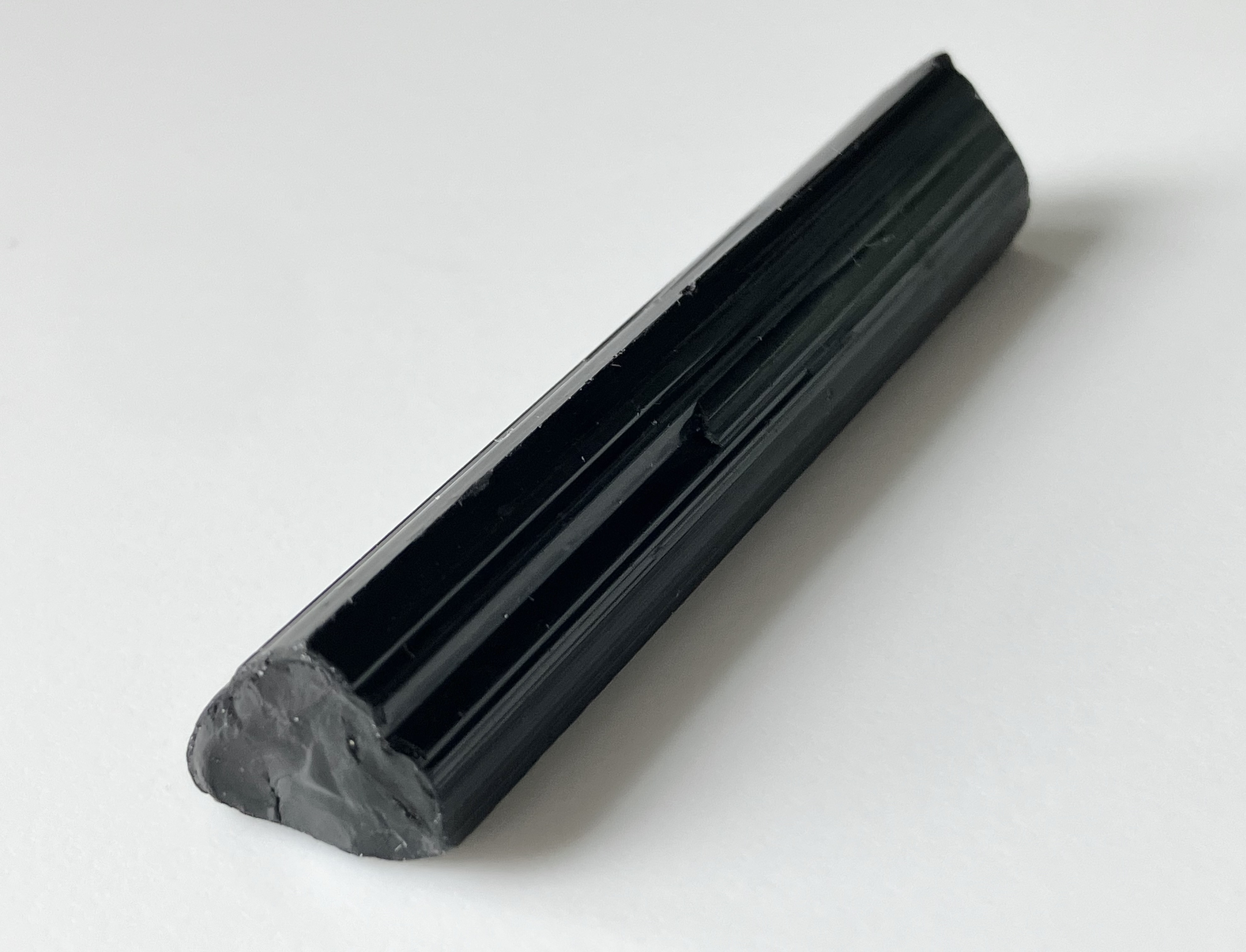 ブラックトルマリン原石　パキスタン産　台座付　②