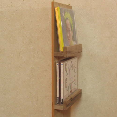 ✾木製飾り棚✾自宅保管品・ウォールラック・ディスプレイ 木製CDディスプレイラック（縦型 4段） 壁掛けラック・ウォール