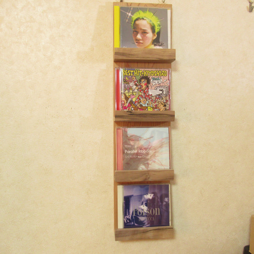 ✾木製飾り棚✾自宅保管品・ウォールラック・ディスプレイ 木製CDディスプレイラック（縦型 4段） 壁掛けラック・ウォール