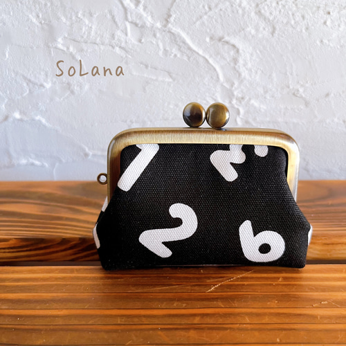 数字◇手乗りがま口ポーチ◇ブラック 小銭入れ・コインケース SoLana