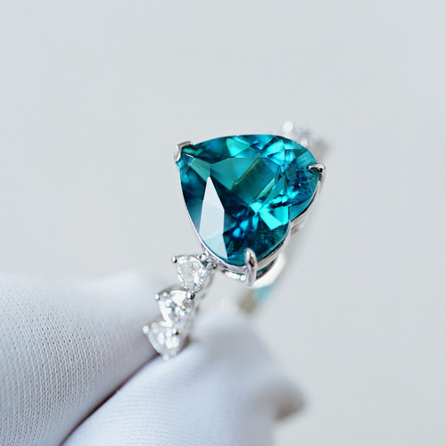 ハート」K18 インディゴカラー 天然ブルートルマリン リング 健康 調和