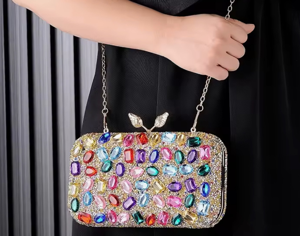 【持つアート】クラッチバック ディナーバック イブニングバック ストーン付き 2色展開