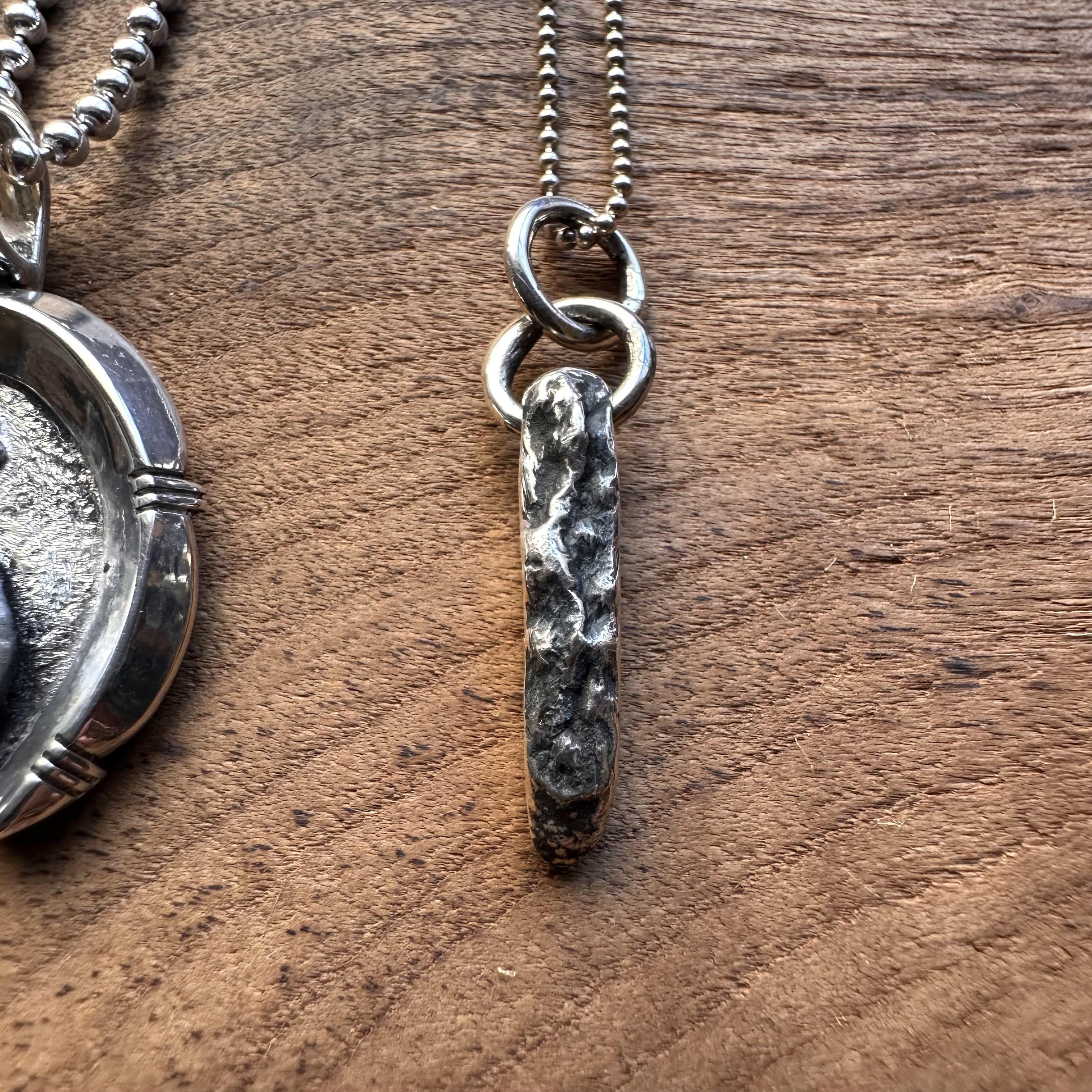 溶岩のようなスティック ペンダントヘッド ネックレス