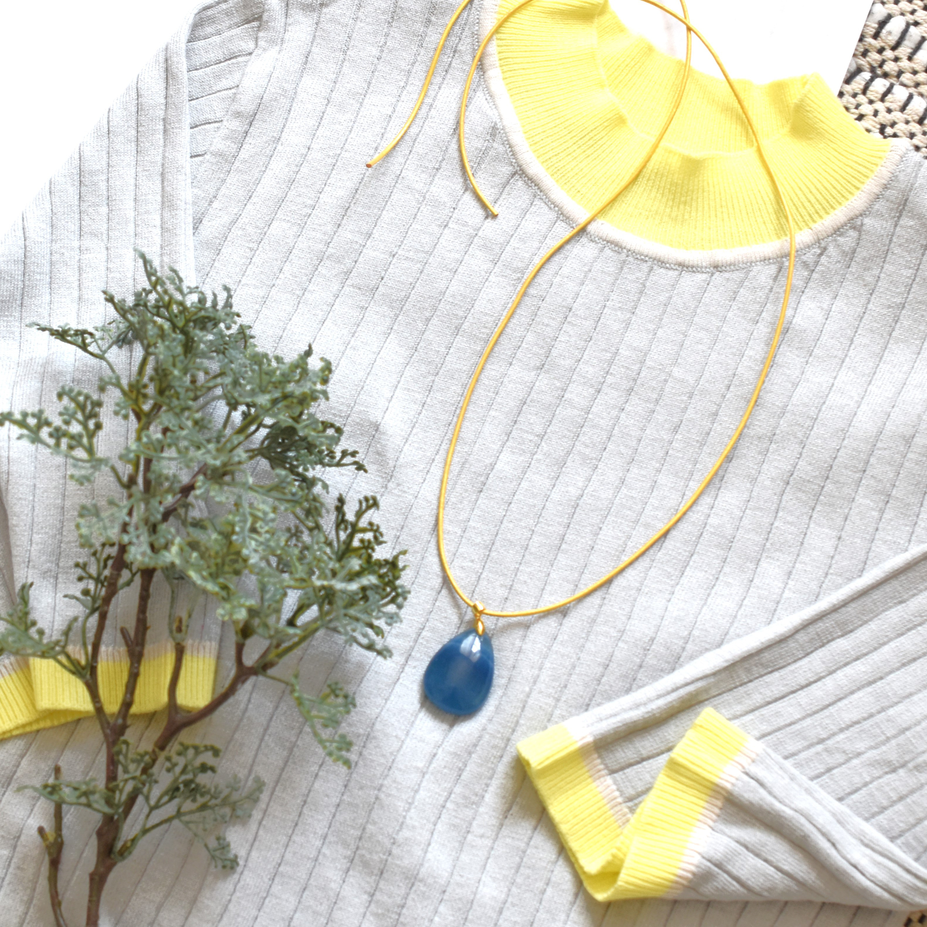 【選べる・1点もの】天然　デニムブルー　バンデッドカルサイト　革コードネックレス85cm