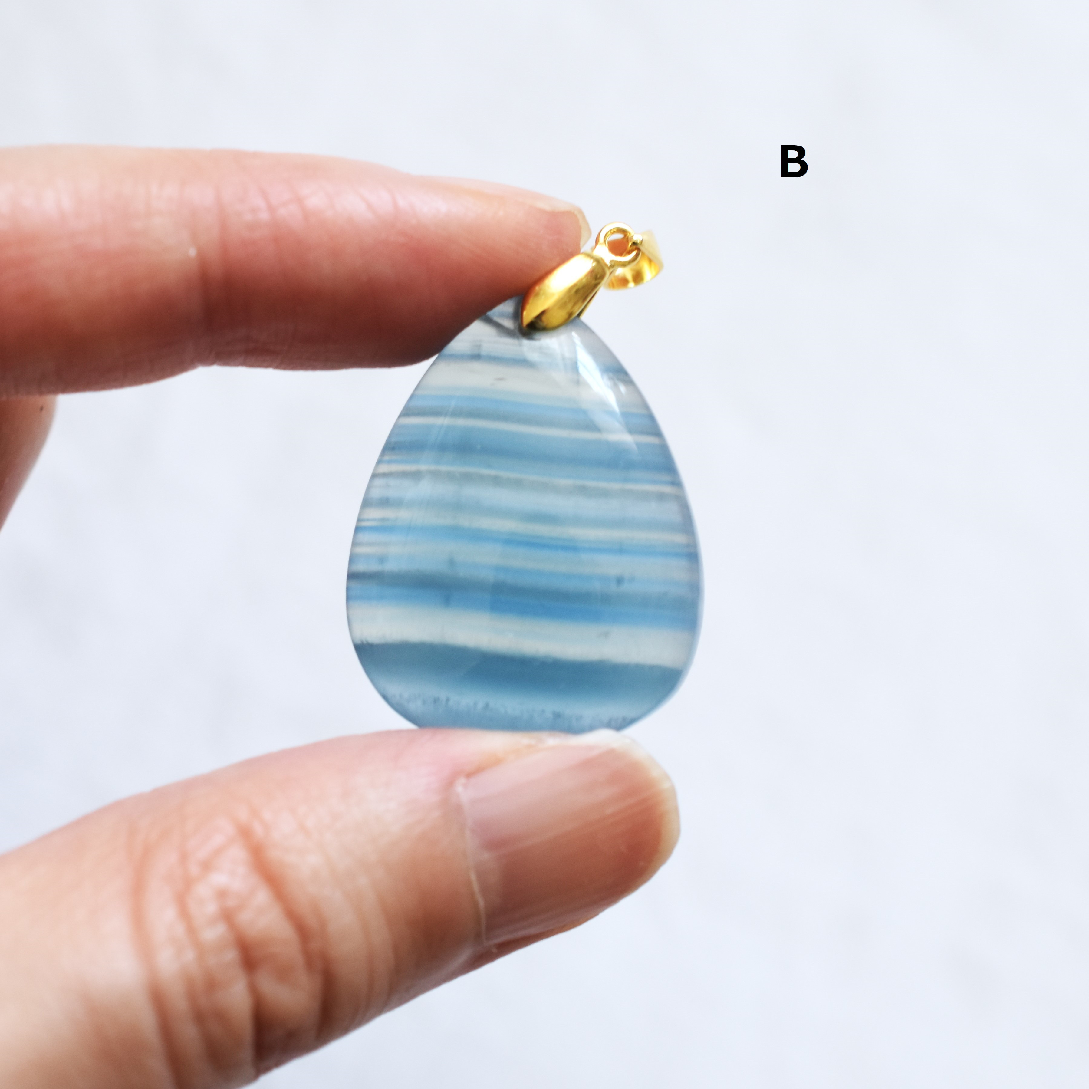 【選べる・1点もの】天然　デニムブルー　バンデッドカルサイト　革コードネックレス85cm