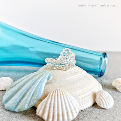 ひたすらに透明な波のリング(ハンドメイドレジン樹脂指輪/クリア素材