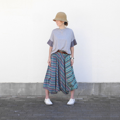 裾の丸みが可愛い＊個性派シルエット＊動きにニュアンスを添える