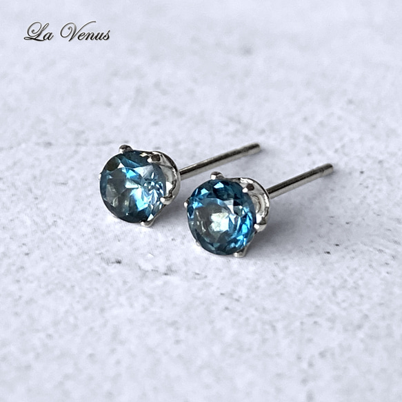 ✴︎つけっぱなしOK✴︎ 天然 ロンドンブルートパーズ 一粒ピアス 4mm 316 サージカルステンレス 両耳用 2枚目の画像