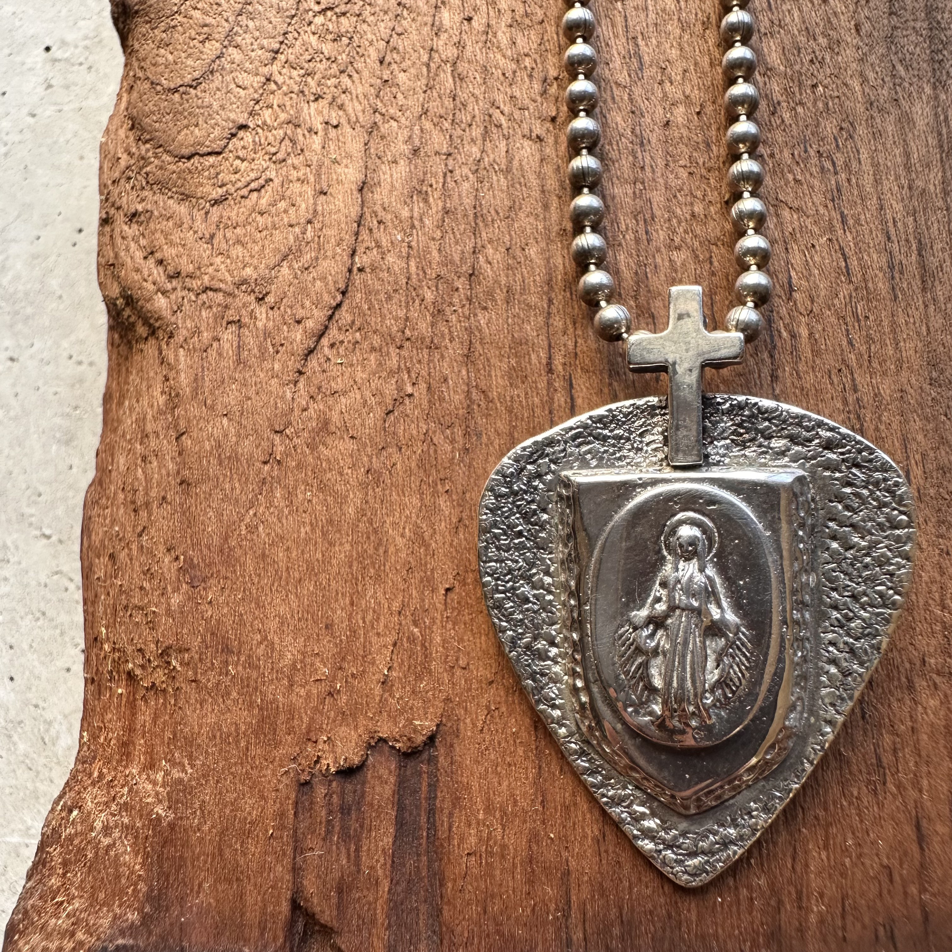 マリアのギターピッグ ペンダントヘッド ネックレス