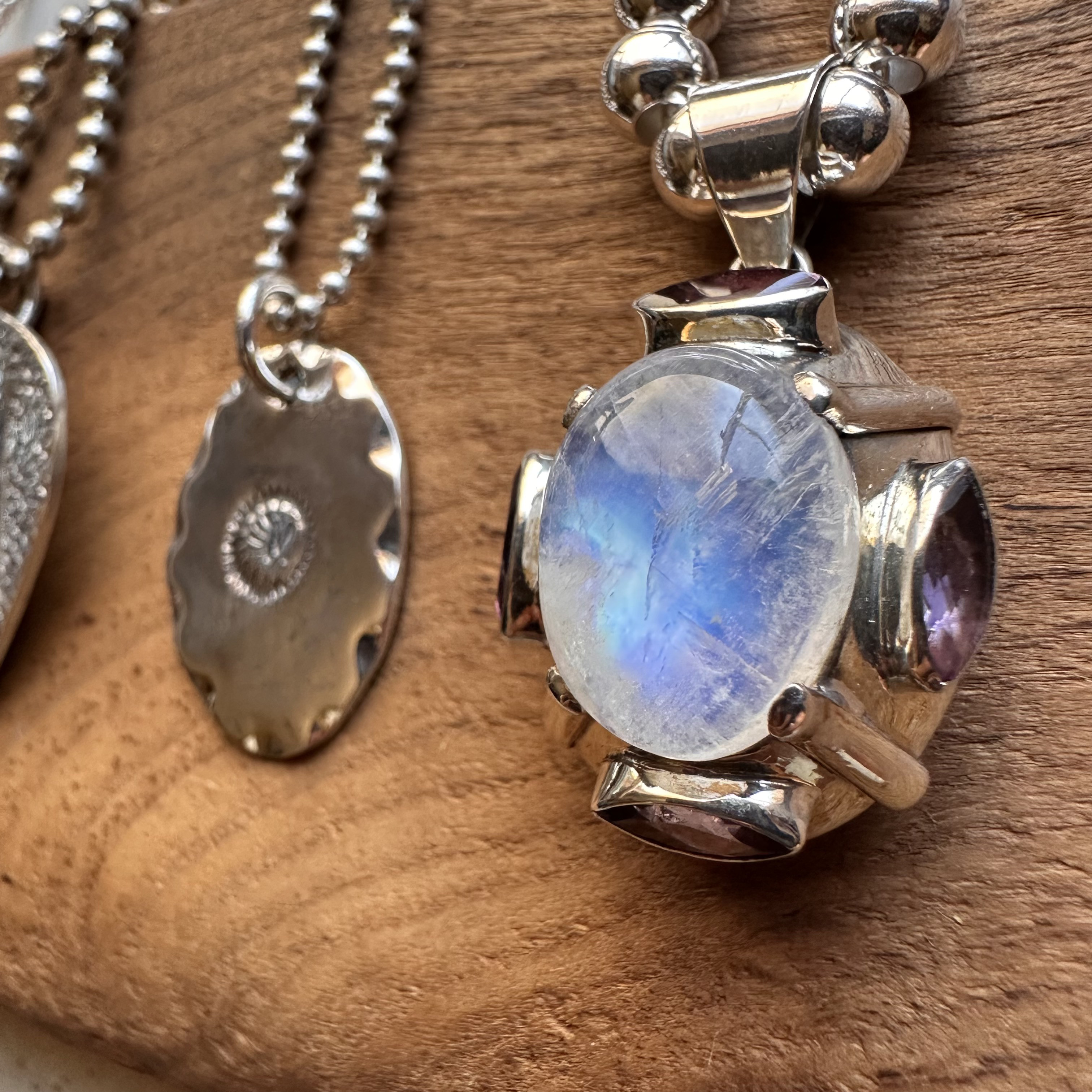 レインボームーンストーン ペンダントヘッド ネックレス