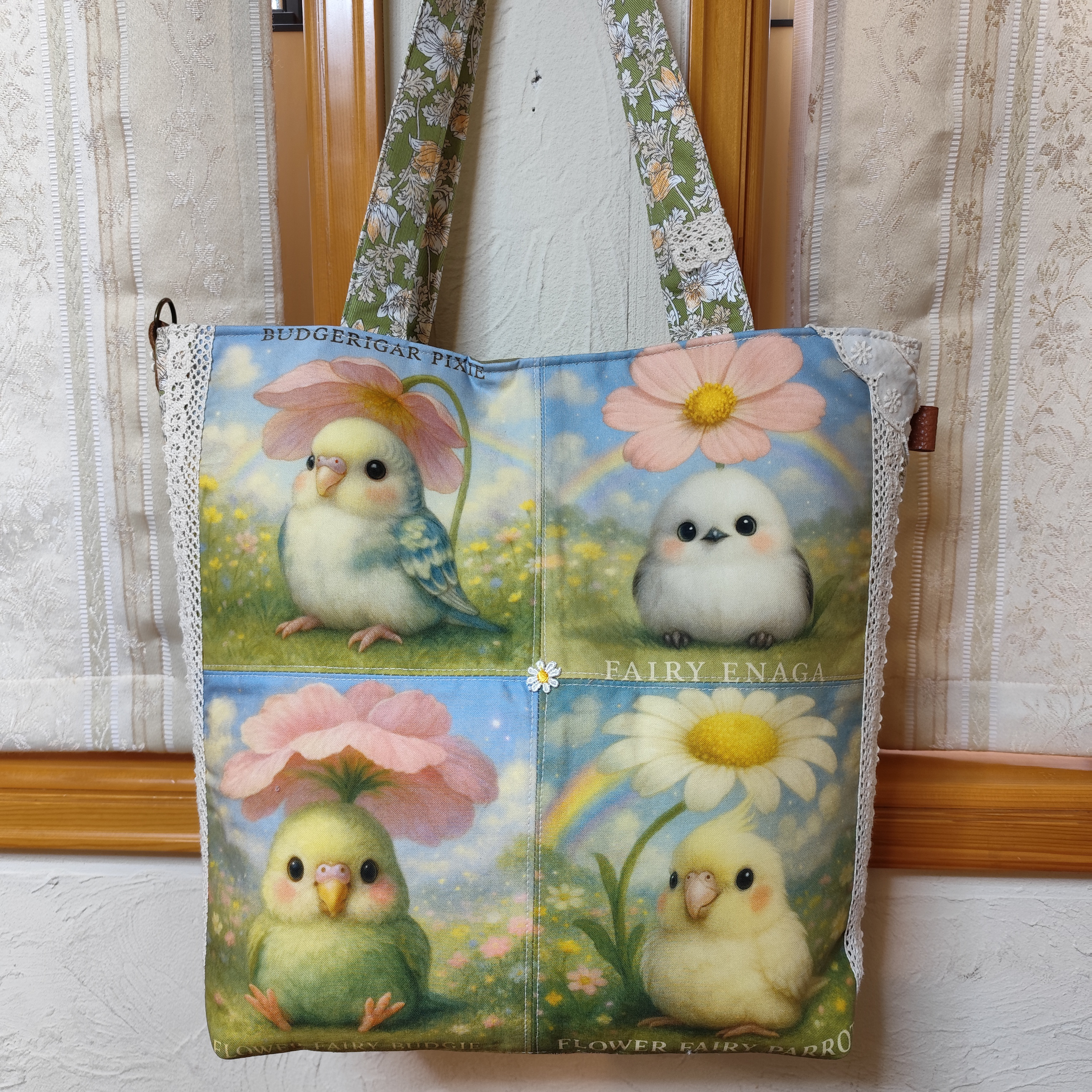 ふんわりトートバッグ、後ろオープンポケット(フラワーと鳥さんパネルと黄緑ボタニカル花柄)