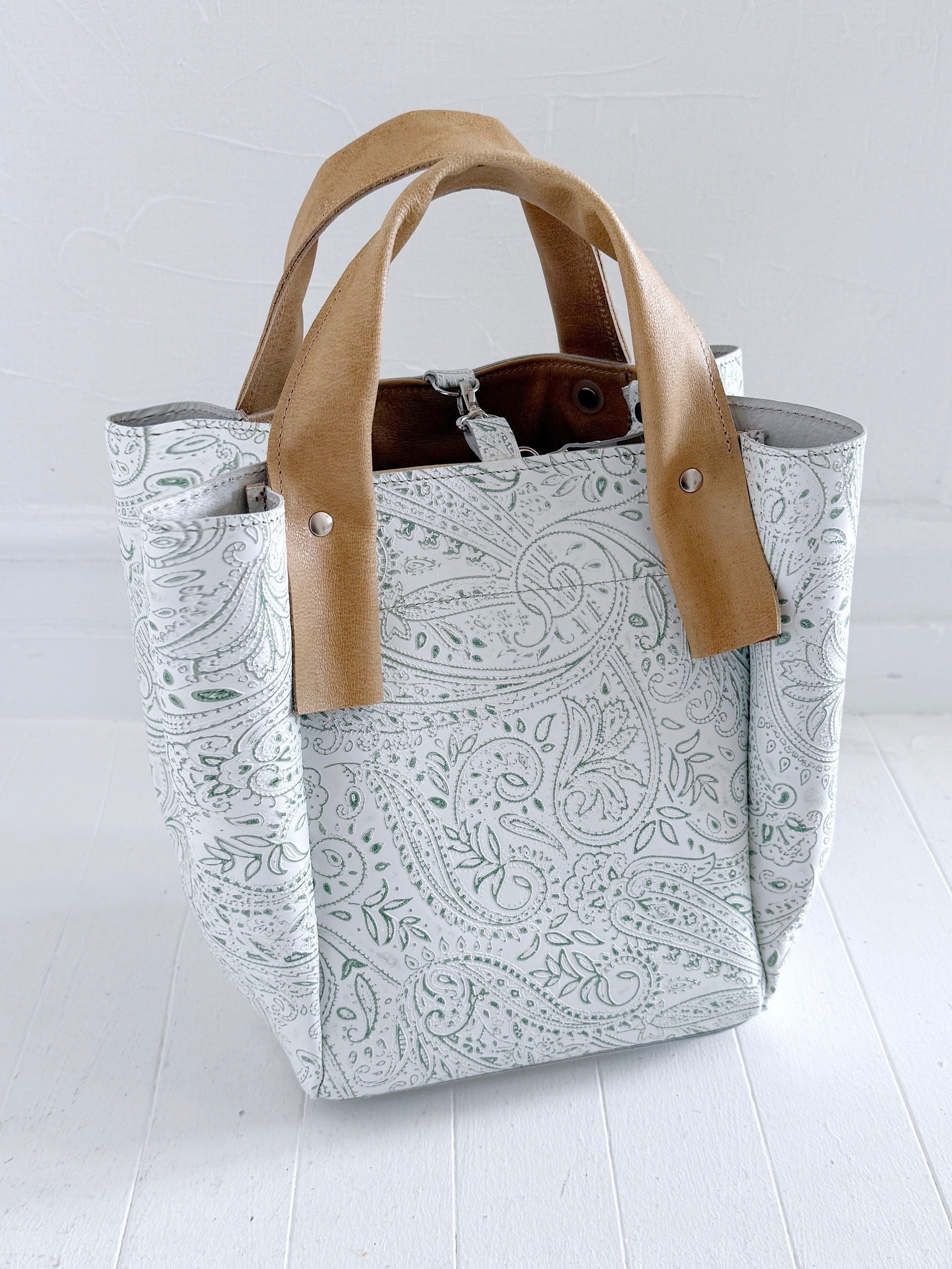 上質 本革 レザー 台形 ペイズリー ホワイト グリーン ヌメ