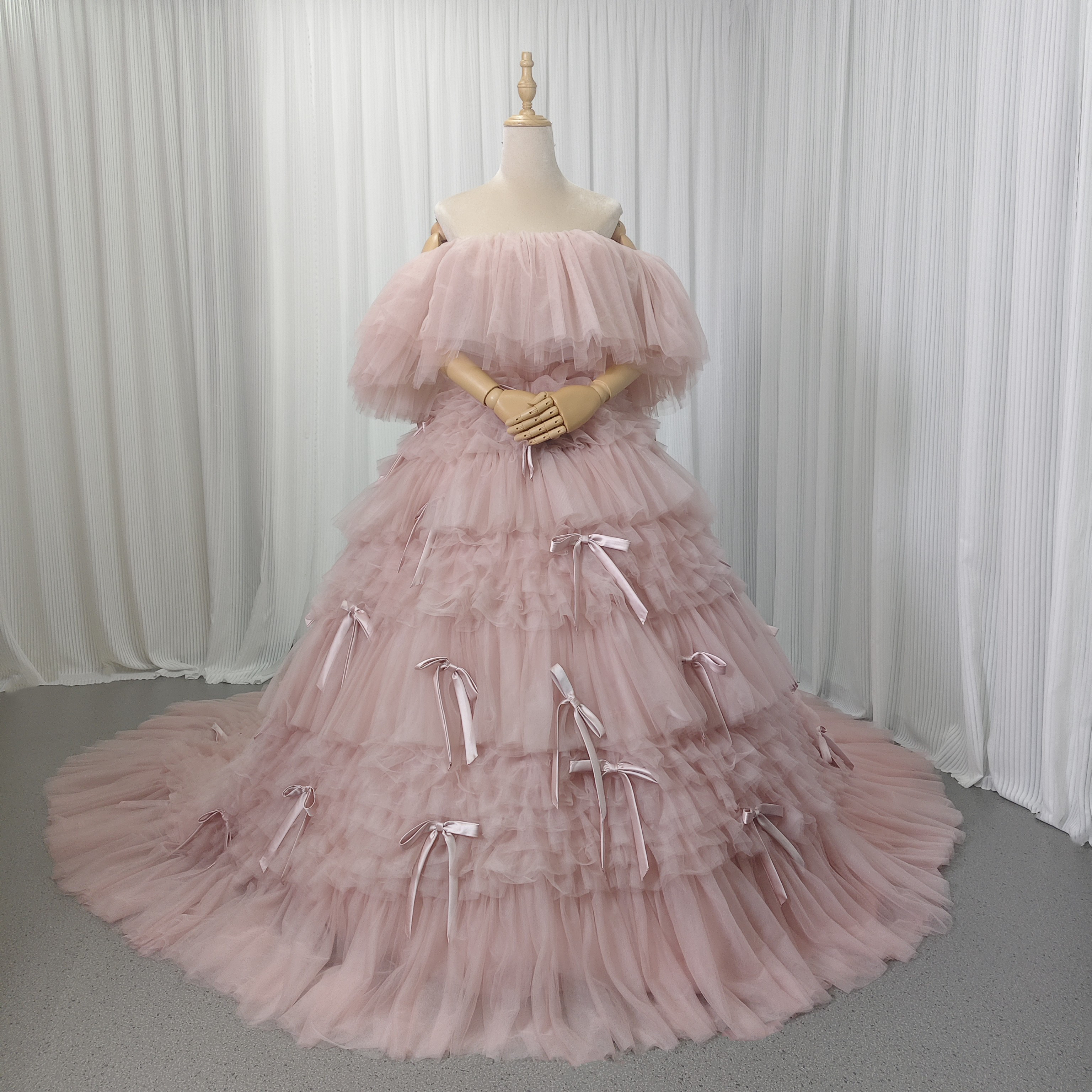 送料無料！カラードレス ふっくら柔らかなバックリボン  オフショルダー ピンク プリンセスライン 花嫁