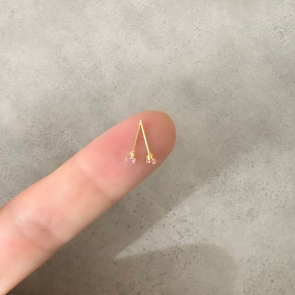 【つけっぱなし】 14kgf 2ミリ 超極小ピンクサファイアピアス 天然石ピアス 3枚目の画像