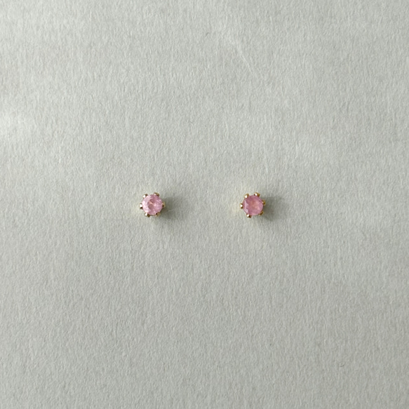 【つけっぱなし】 14kgf 2ミリ 超極小ピンクサファイアピアス 天然石ピアス 5枚目の画像