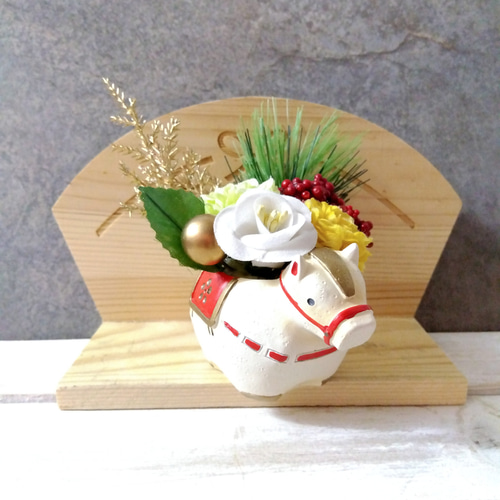 2026年 干支 フラワーアレンジ 椿 馬 午 午年 うま アートフラワー