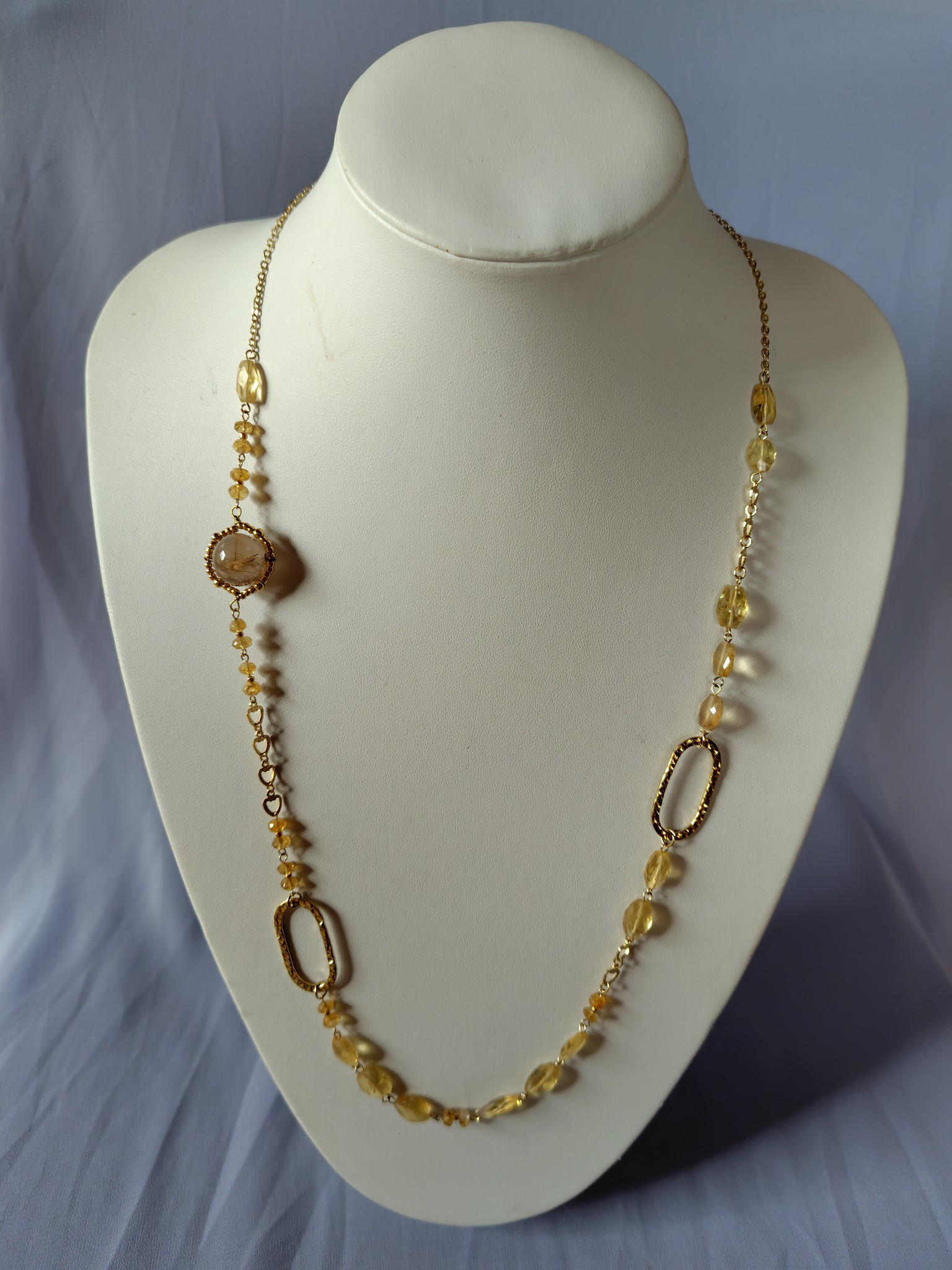 シトリンの華やかなロングネックレス