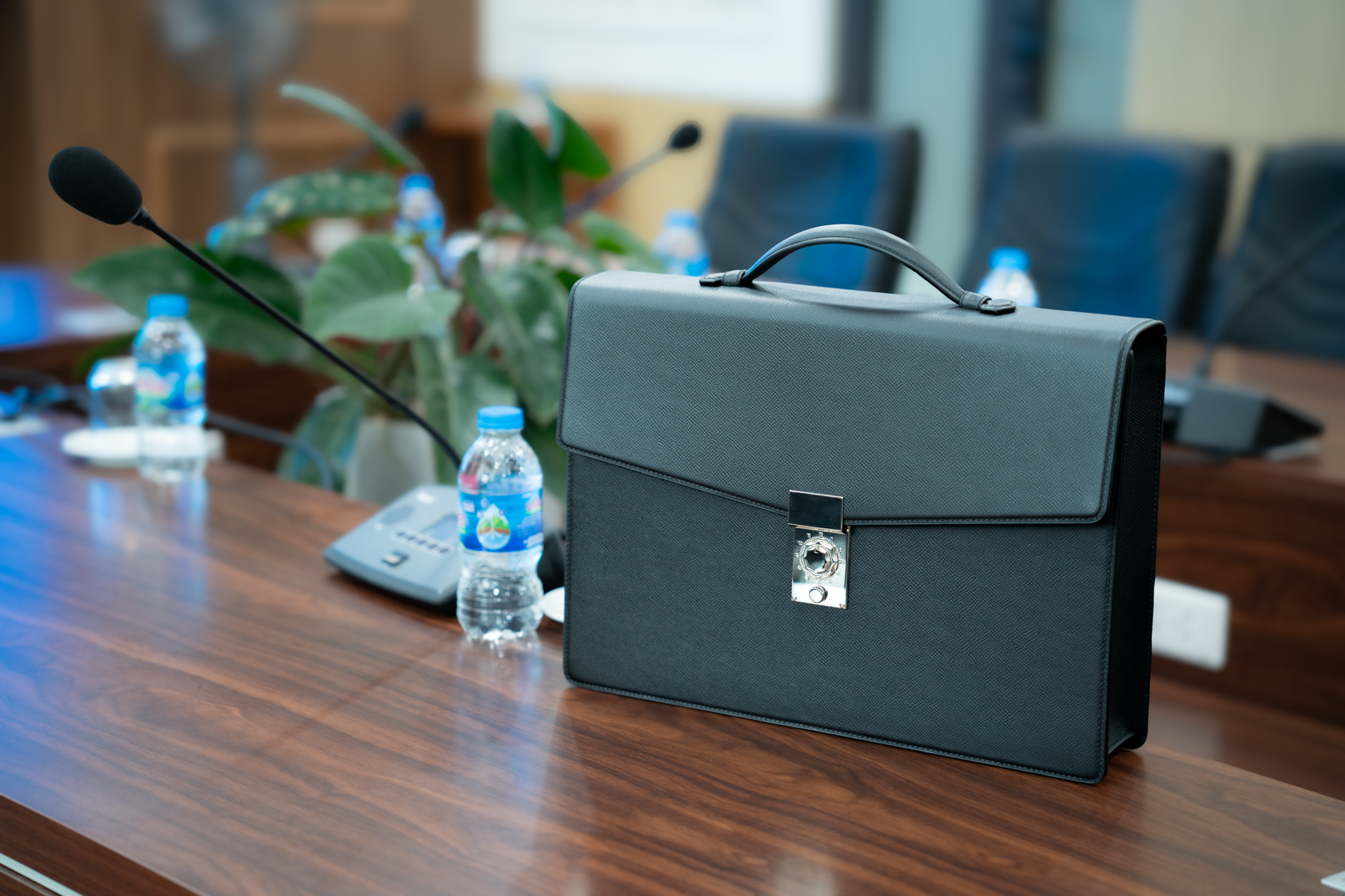 ビジネスバッグ/ハンドメイド/ハンドバッグ/高品質本革/オーダーメイド/カスタマイズ可能