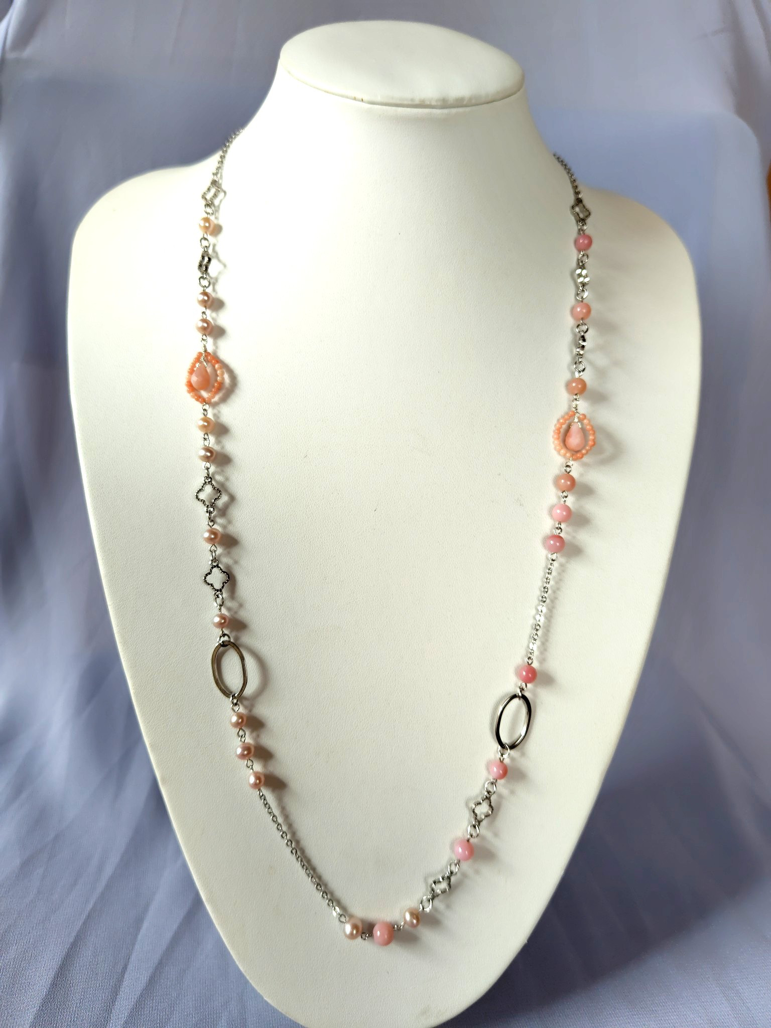 ピンクオパールのロングネックレス