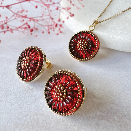 かよ様ご確認用♡ピアス・ネックレス チェコガラスボタン セットアクセサリー 深みレッド｜ネックレス